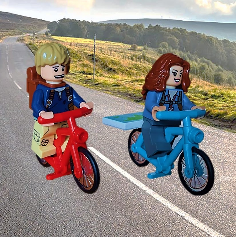 Two lego people on bikes